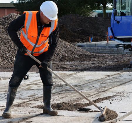 Grouting & levelling screed